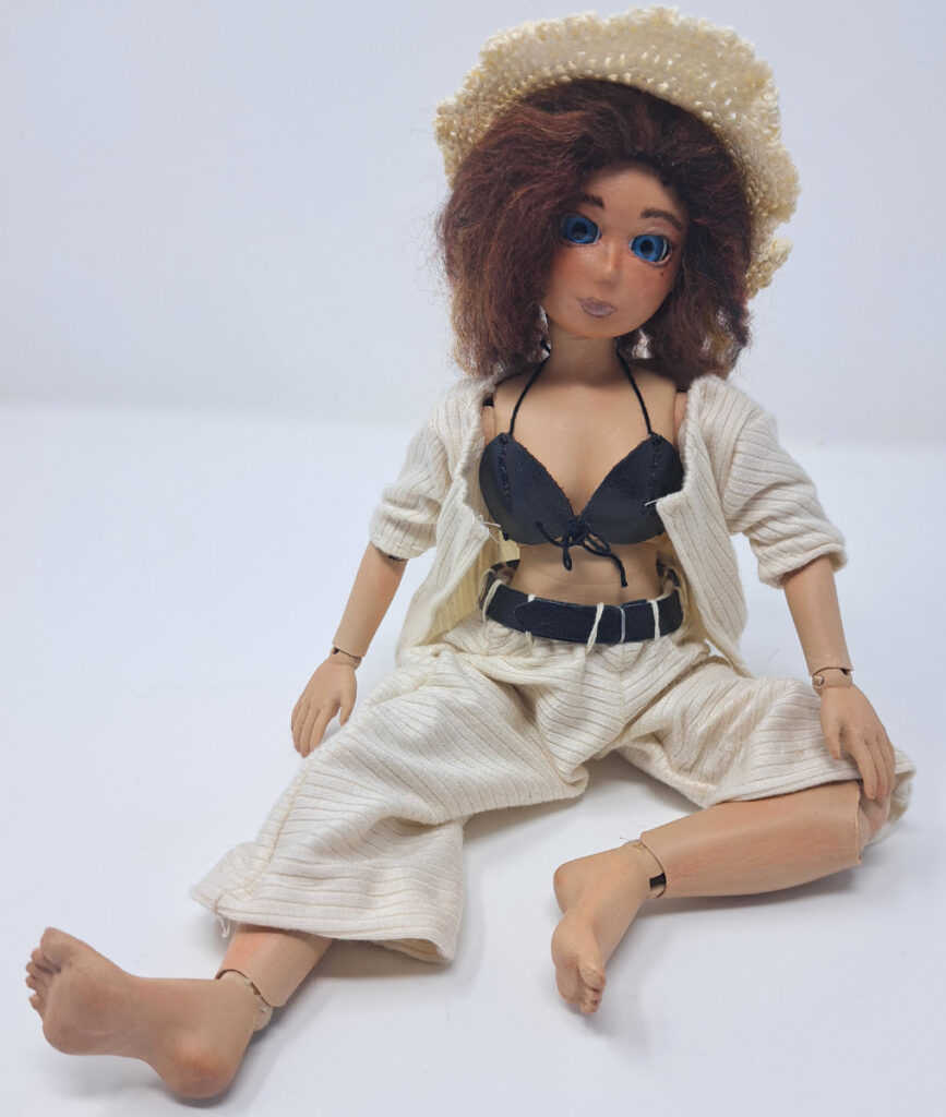 Ball joint doll sitting